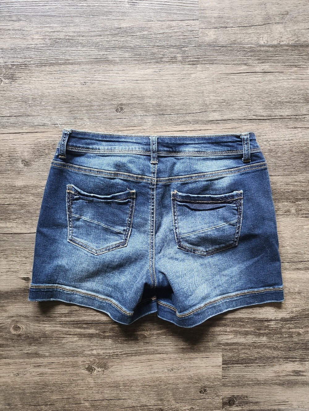 Maurices Faded Medium Wash Blue Denim Shorts - Picture 2 of 4